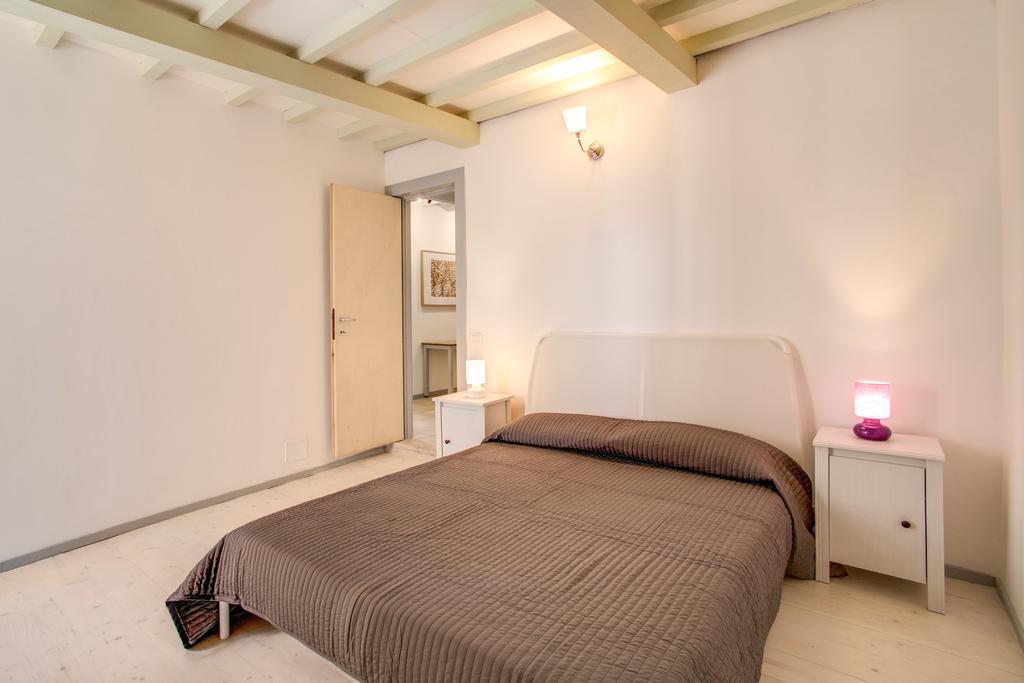 Three Bedroom Apartment Campo Dei Fiori Рим Екстер'єр фото